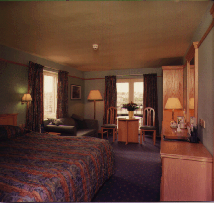 Marine Court Hotel – Bedroom at the Marine Court Hotel, Bangor